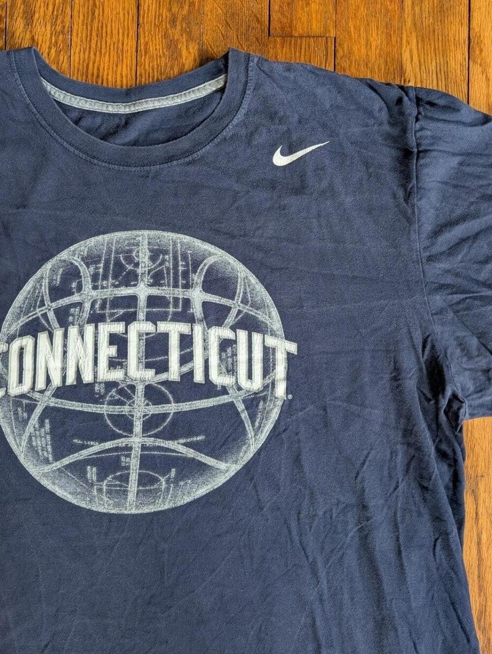 Nike UConn Basketball University of Connecticut NCAA T-shirt